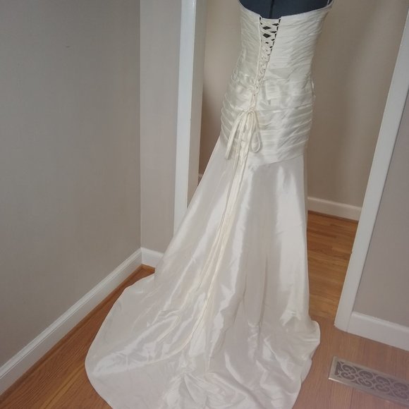 NWT! Alfred Angelo 2052 Wedding size 12 - Picture 4 of 8